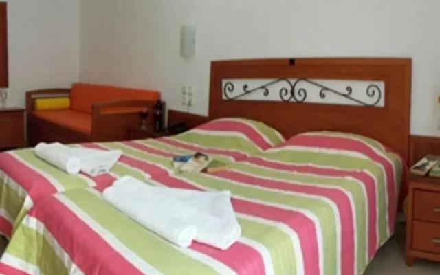 Plaka Hotel II