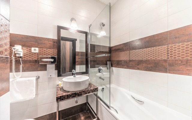 Rixwell Centra Hotel