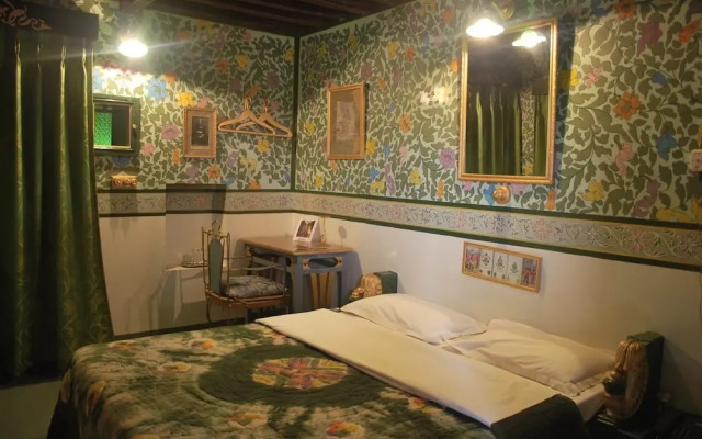 Hotel Bhairon Vilas