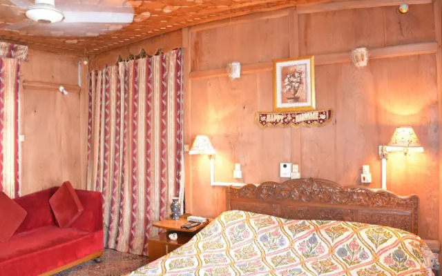 Houseboat New Golden Flower