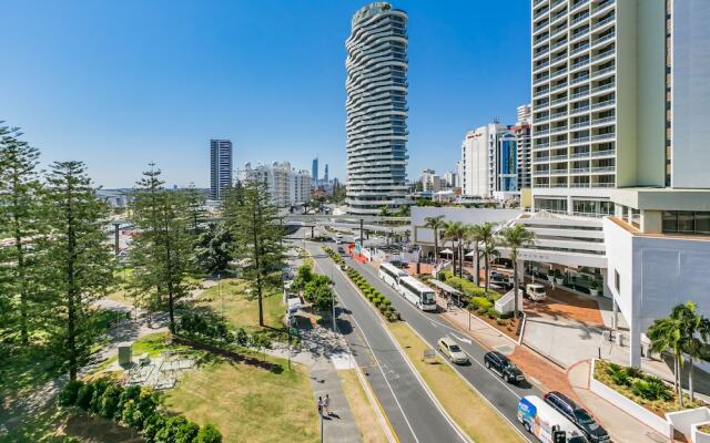 Broadbeach on the Park - We Accommodate