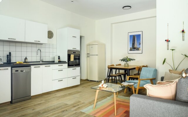 Simple Living in Tel Aviv by Sea N' Rent