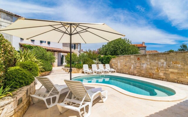 Nice Home in Liznjan With Sauna, Wifi and 4 Bedrooms