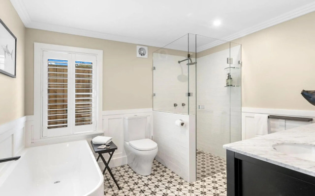 Block Eight 5 Gum Trees Luxe Villa