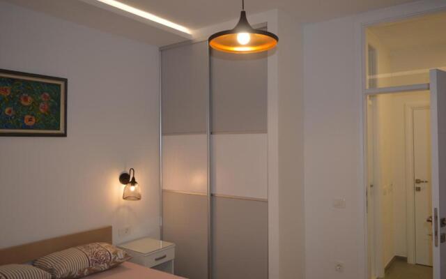 Apartment Folic Sutomore