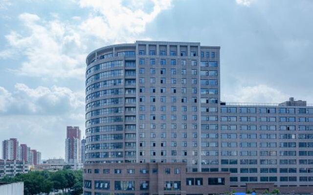 Grace Inn (Jinan Jingqi Weishi'er Harmony Square Provincial Hospital)