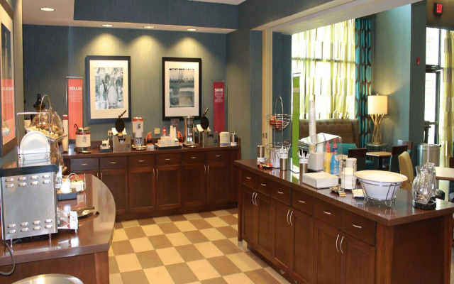Hampton Inn & Suites Bartonsville