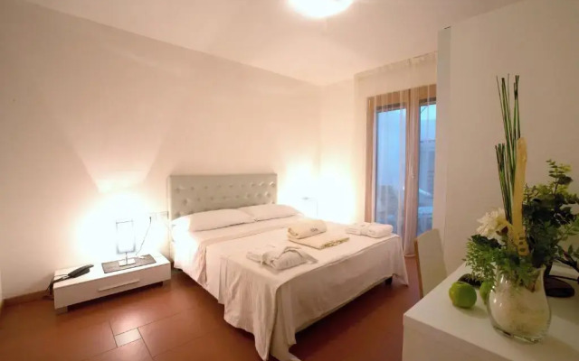 Aparthotel Lacroma