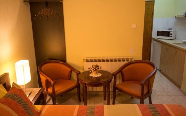 Villa Sarah Studios
