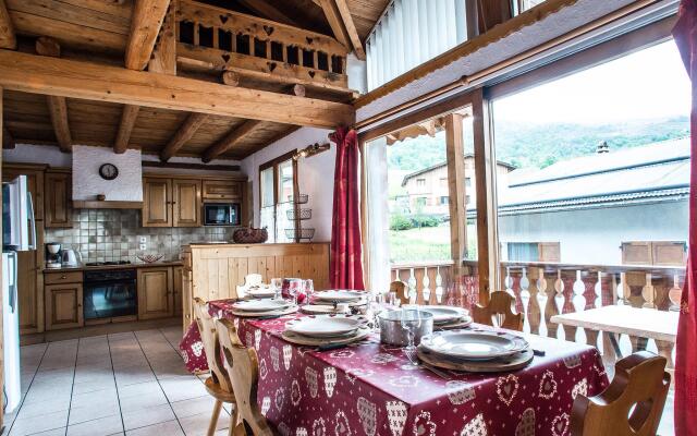 Luxury chalet apartment with fireplace in les Trois Vallées