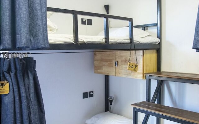 Zeako Youth Hostel