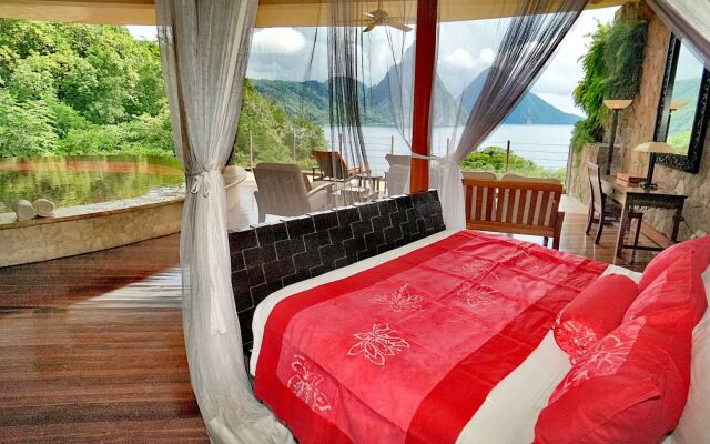 Jade Mountain Resort