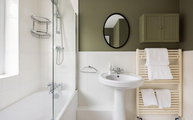 The Wycombe House - Inviting 5bdr House With Garden