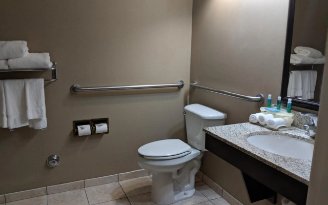 Clarion Pointe Medford