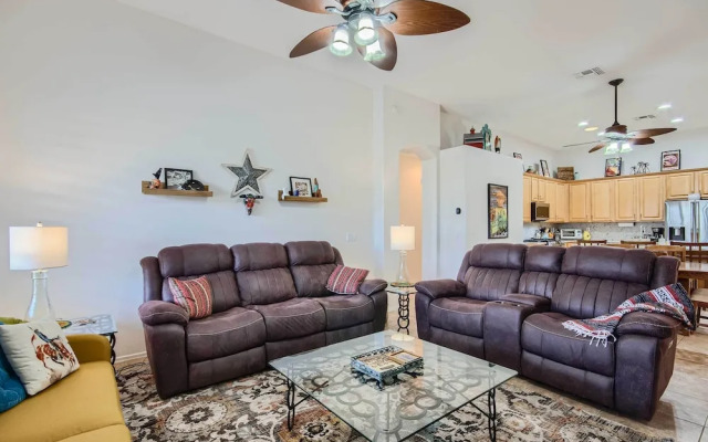 Heated Pool, Gas Grill & Yard: Phoenix Retreat!