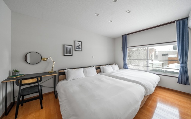 E-Us Sakaedori House