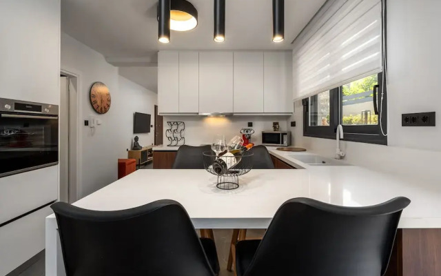 Lavender Luxury Apartment in Rhodes
