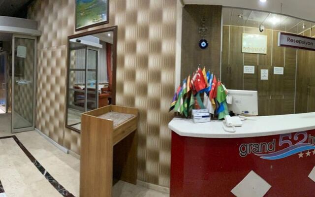 Grand 52 Hotel