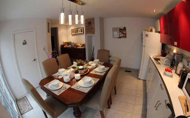 Toronto Garden Inn Bed and Breakfast