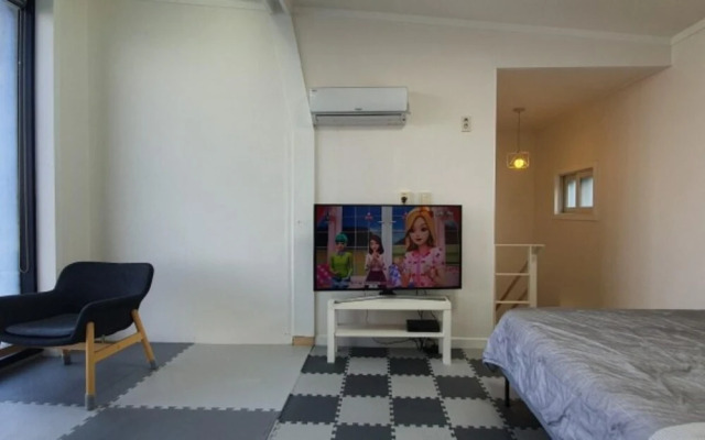 Geoje Sea and Blue Pool Villa