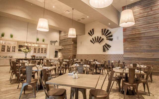 Hotel Renovo Des Moines Urbandale,Tapestry Collection Hilton