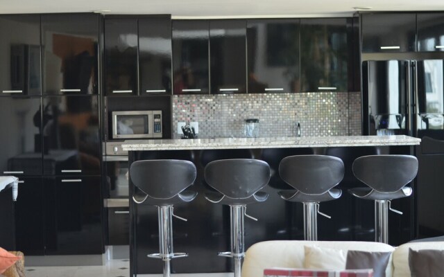 Lotus-7 by Playa District