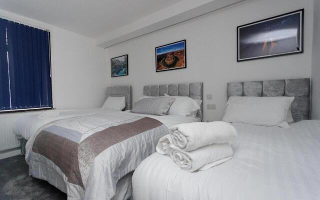 TOWLER HOUSE APARTMENTS 6 beds in 3 bedrooms