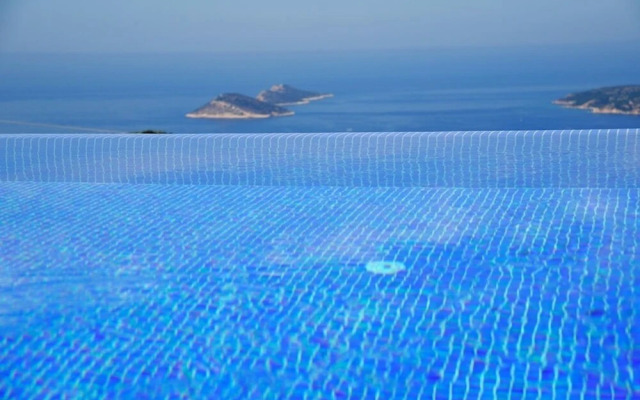 Villa Montana by Akdenizvillam