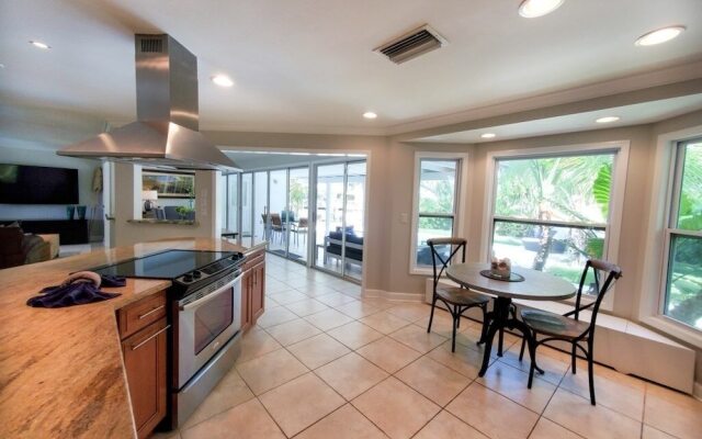 Paradise Awaits - Wkly 3 Bedroom Home