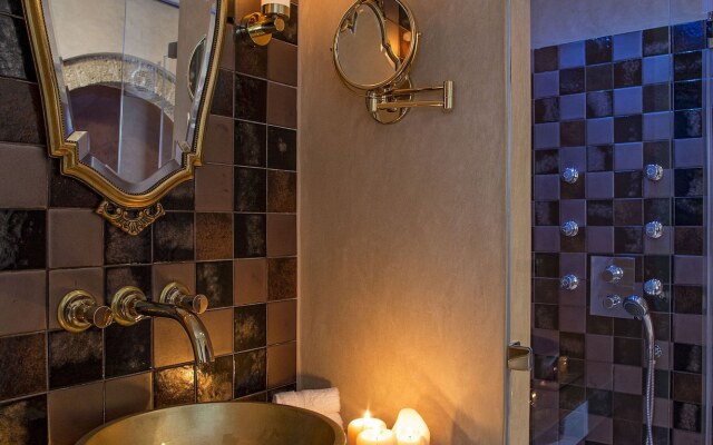 Moni Emvasis Luxury Suites