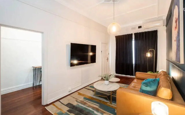The 1920s 'flora' Suite