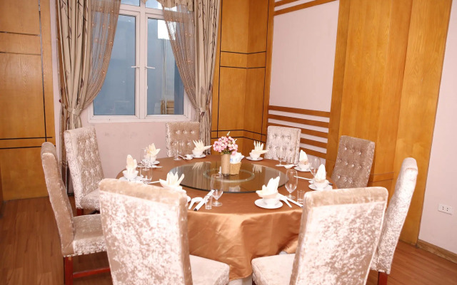 Central Phu Hung Hotel