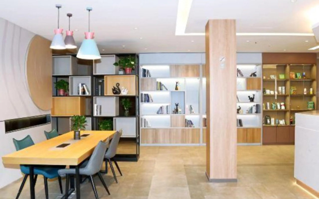 Home Inn (Weihai Kunming Road Tourist Dock Weigao Plaza)