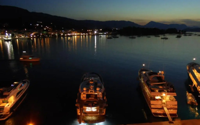 Manessi City Hotel
