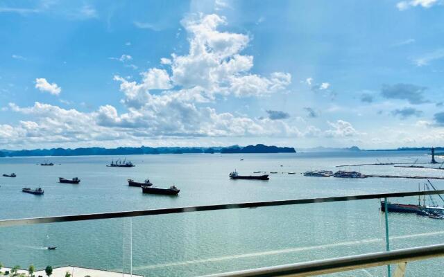 The 1108 sapphire Ha Long