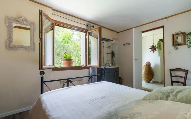 Majestic Holiday Home in Laroque With hot tub