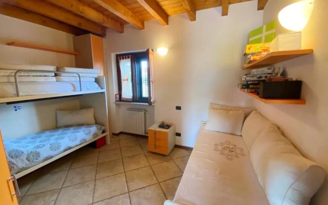 2 bedrooms appartement with shared pool furnished terrace and wifi at Padenghe Sul Garda