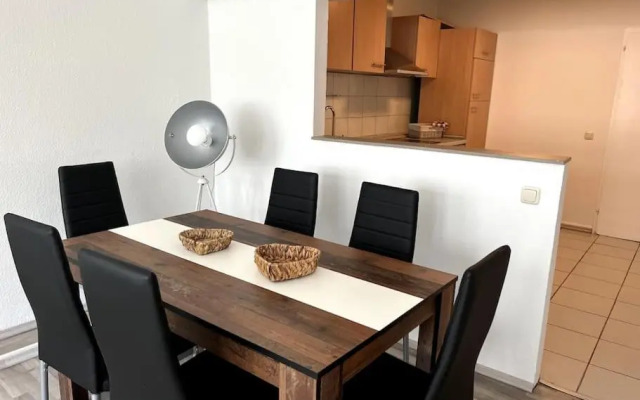 Schöne Wohnung in Rhein Nähe mit kleiner Terrasse