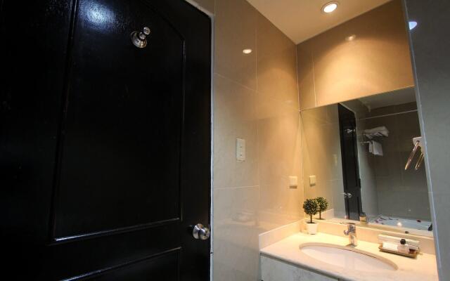 Luisita Central Park Hotel