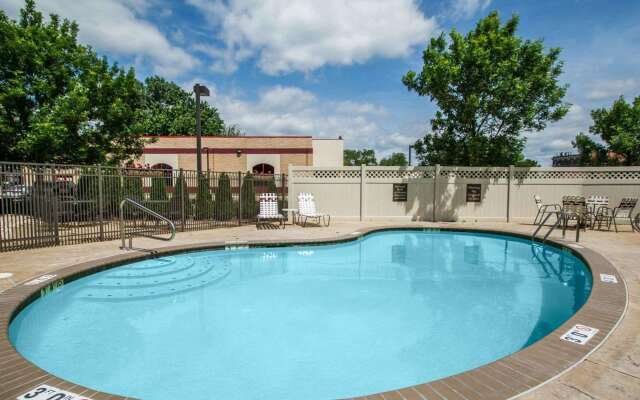 Quality Inn & Suites NJ State Capital Area