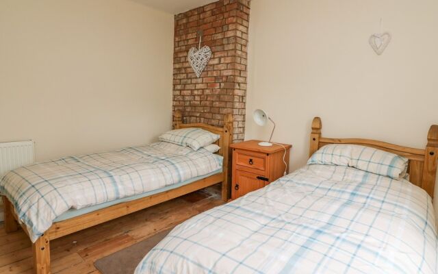 Ynys Cottage