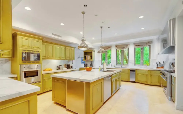 Carolwood - Modern Tuscan Villa With Rolling Lawns and Loggia in Holmby Hills