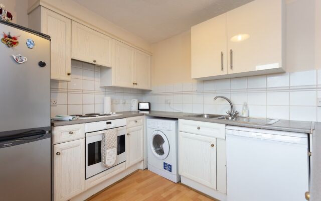 3 Bedroom Flat Near Canary Wharf