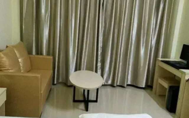 Baoting Huanghuali Hotel
