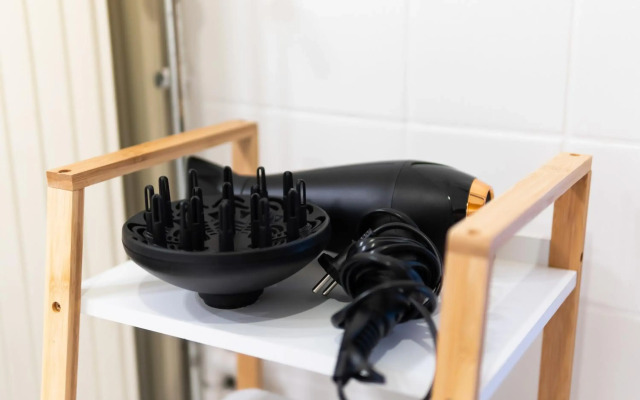 SHS HOMES- 3 BEDROOM, KITCHEN, WIFI, WORKSPACE, COFFEE, Central