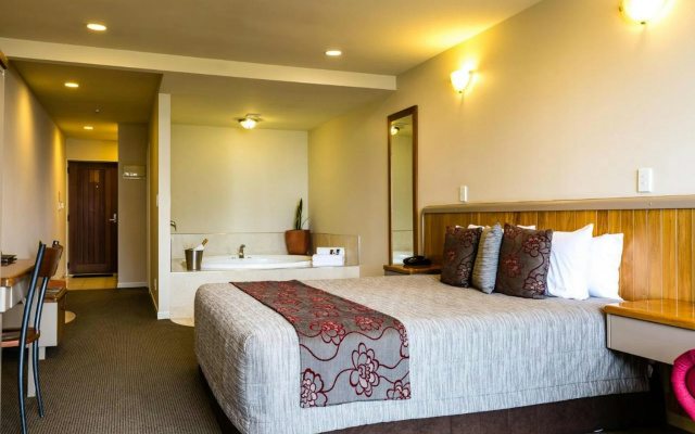 Pebble Beach Motor Inn – Guest Rooms – Napier