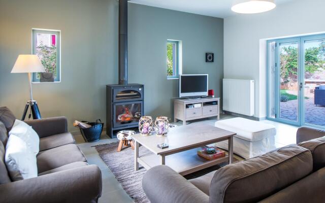 VILLA SERENIS | mountain & sea @ 1,5hr from Athens