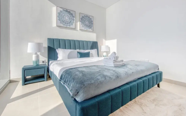 Exclusive Sea View Apartment on the Arabian Gulf