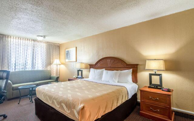 Quality Inn Shawnee I-40