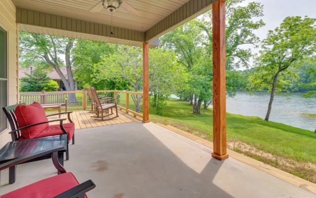 Waterfront Getaway w/ Patio on the White River!